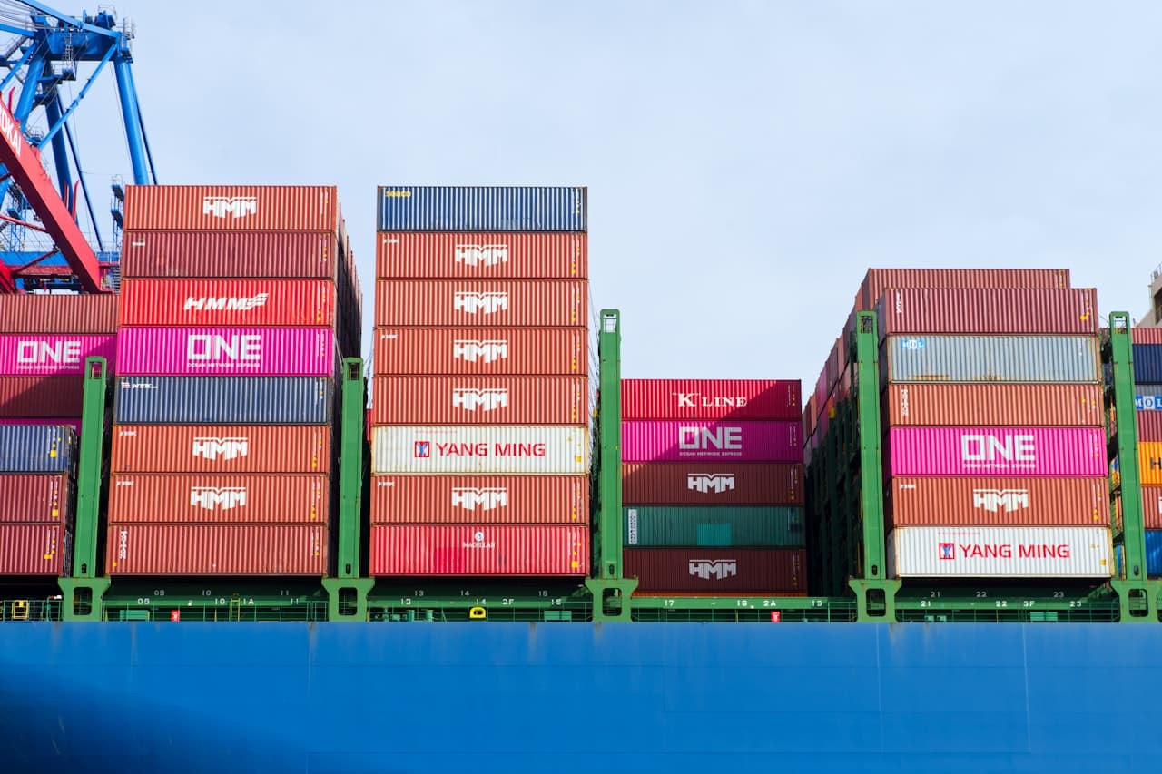 How to Import from the US to Japan: Japan-US Trade Agreement, US Re-Export Controls, and Dual Compliance for Cross-Border Shipments in 2026